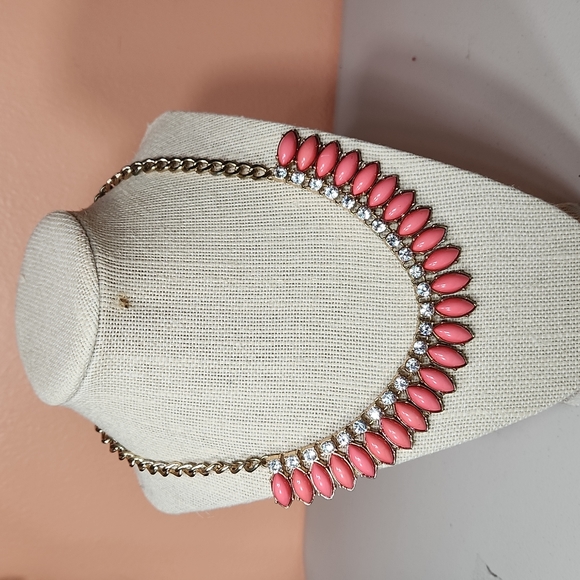 Jewelry - 🕸Vintage Pink Gold Colored Hardware With Rhinestones Necklace